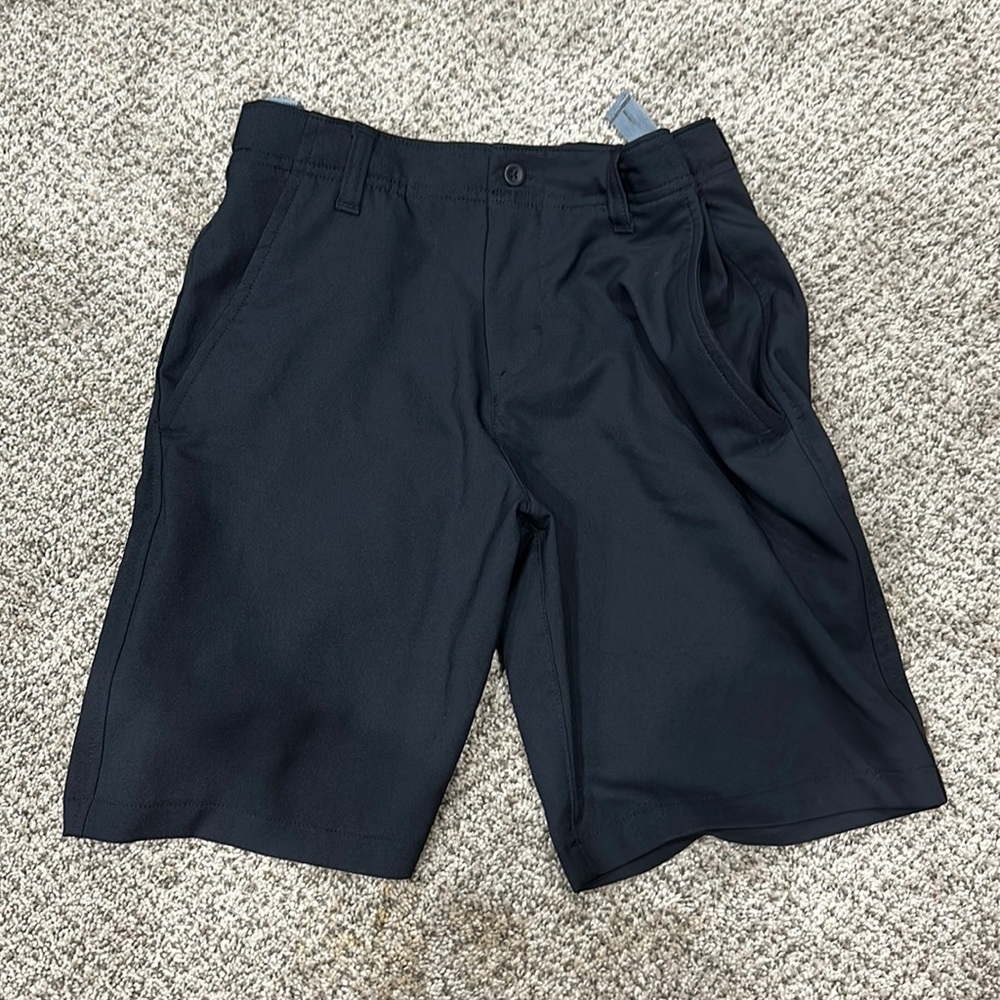Under Armour Boys Golf Shorts size Medium